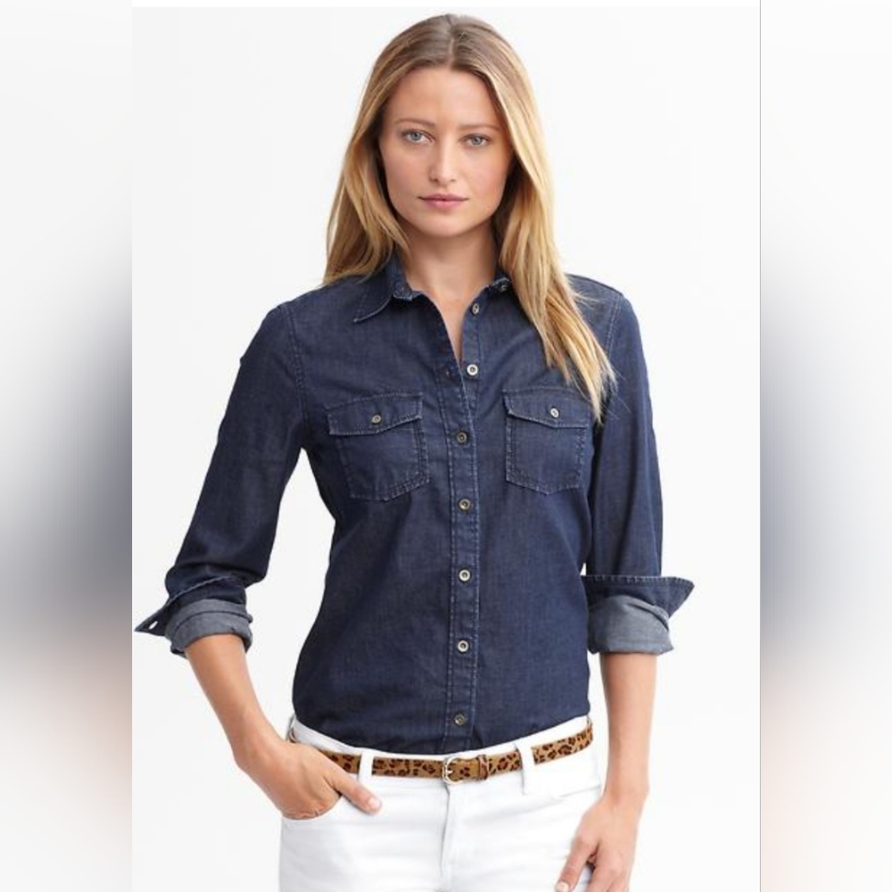 Banana Republic Go-to Denim Shirt. Size XS